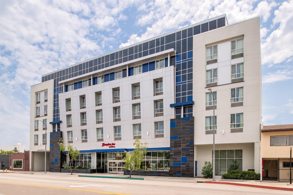 Hampton Inn by Hilton North Hollywood — Hotel building in North Hollywood, California