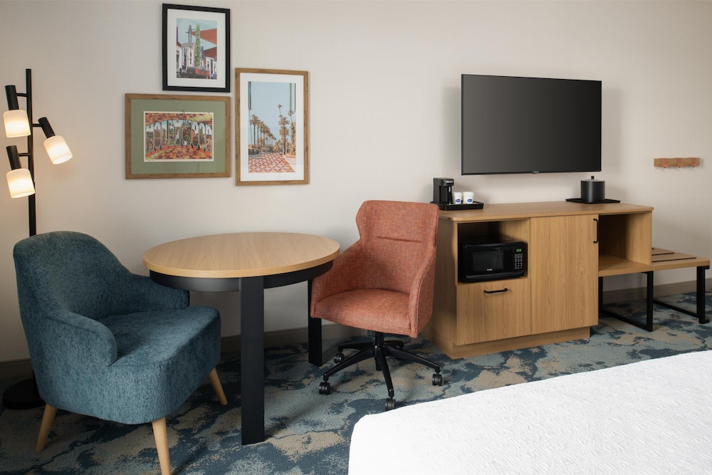 Hampton Inn by Hilton North Hollywood — Hotel rooms in North Hollywood, California