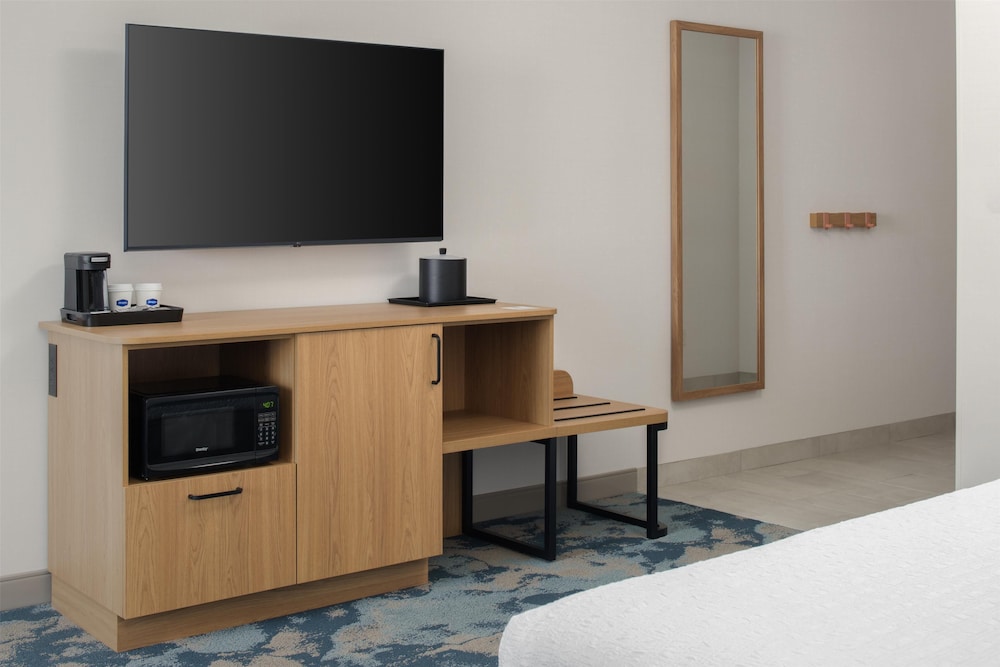 Hampton Inn by Hilton North Hollywood — Hotel rooms in North Hollywood, California