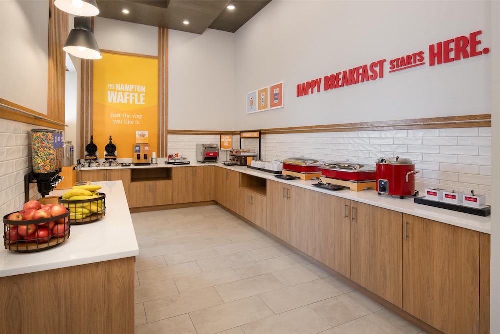 Hampton Inn by Hilton North Hollywood — Restaurant & bars in North Hollywood, California