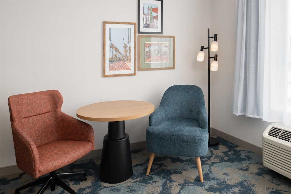 Hampton Inn by Hilton North Hollywood — Hotel rooms in North Hollywood, California