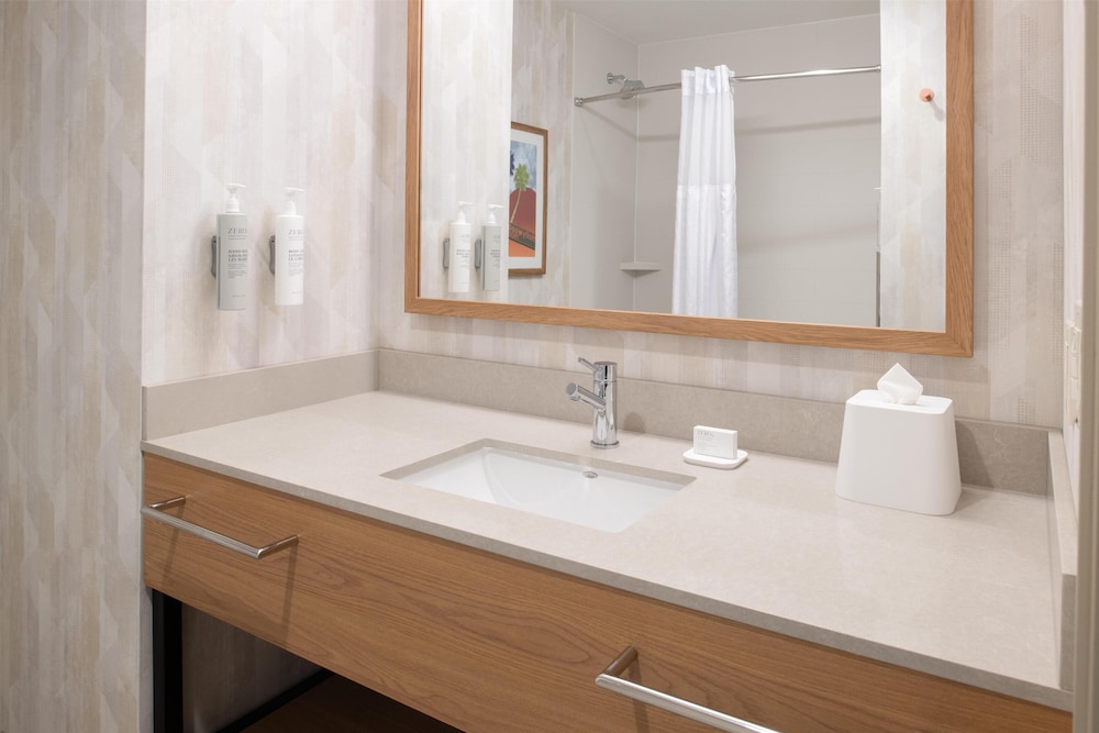 Hampton Inn by Hilton North Hollywood — Hotel rooms in North Hollywood, California