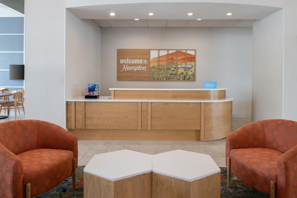 Hampton Inn by Hilton North Hollywood — Hotel building in North Hollywood, California
