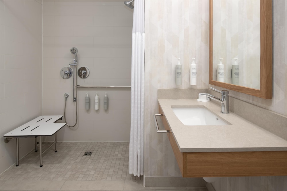 Hampton Inn by Hilton North Hollywood — Hotel rooms in North Hollywood, California