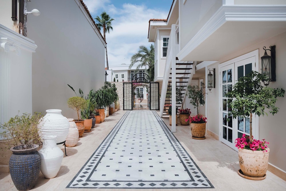 Elegance East Hotel - Boutique Class — Hotel building in Antalya