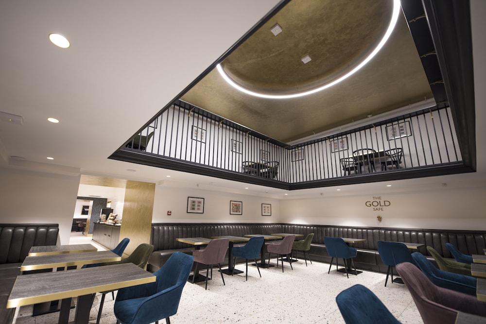 The Gold Bank — Restaurant & bars in Prague, Prague