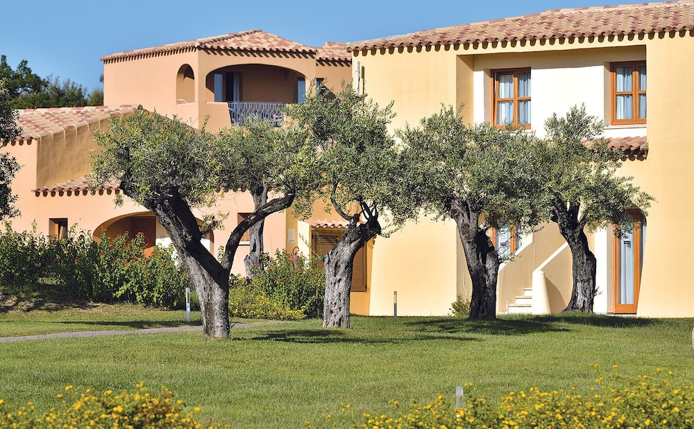 Janna e Sole Resort — Hotel building in Budoni, Sardinia