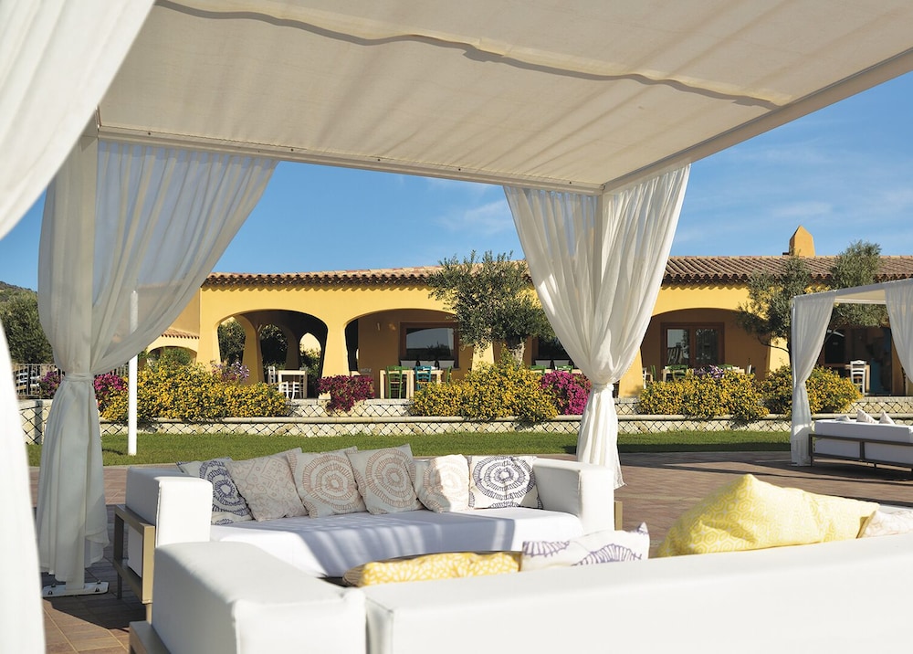 Janna e Sole Resort — Hotel building in Budoni, Sardinia