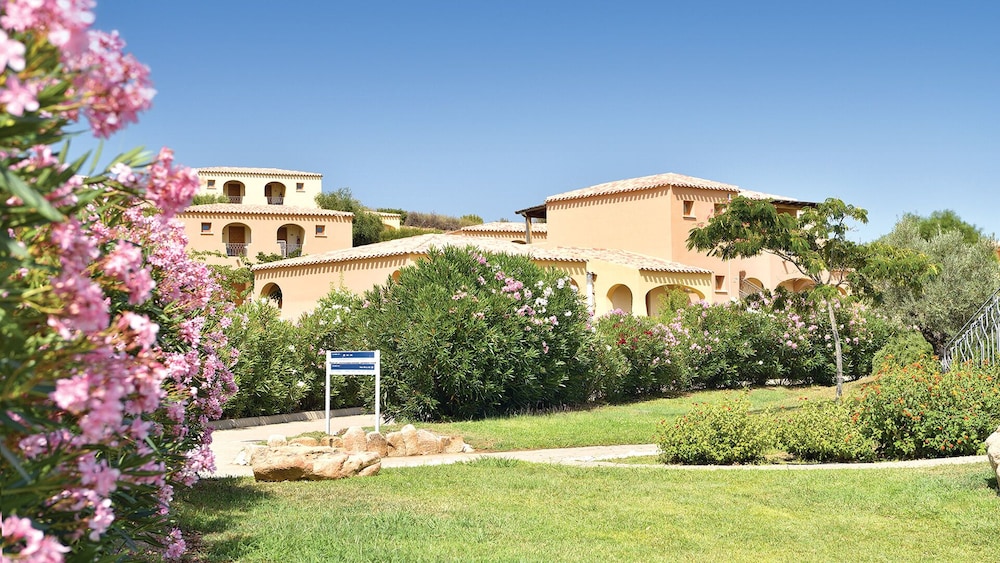 Janna e Sole Resort — Hotel building in Budoni, Sardinia