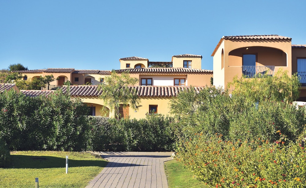 Janna e Sole Resort — Hotel building in Budoni, Sardinia