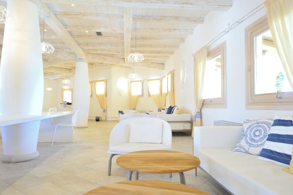 Janna e Sole Resort — Hotel building in Budoni, Sardinia