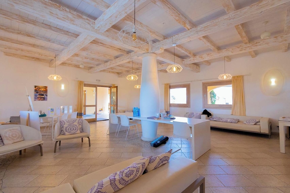Janna e Sole Resort — Hotel building in Budoni, Sardinia