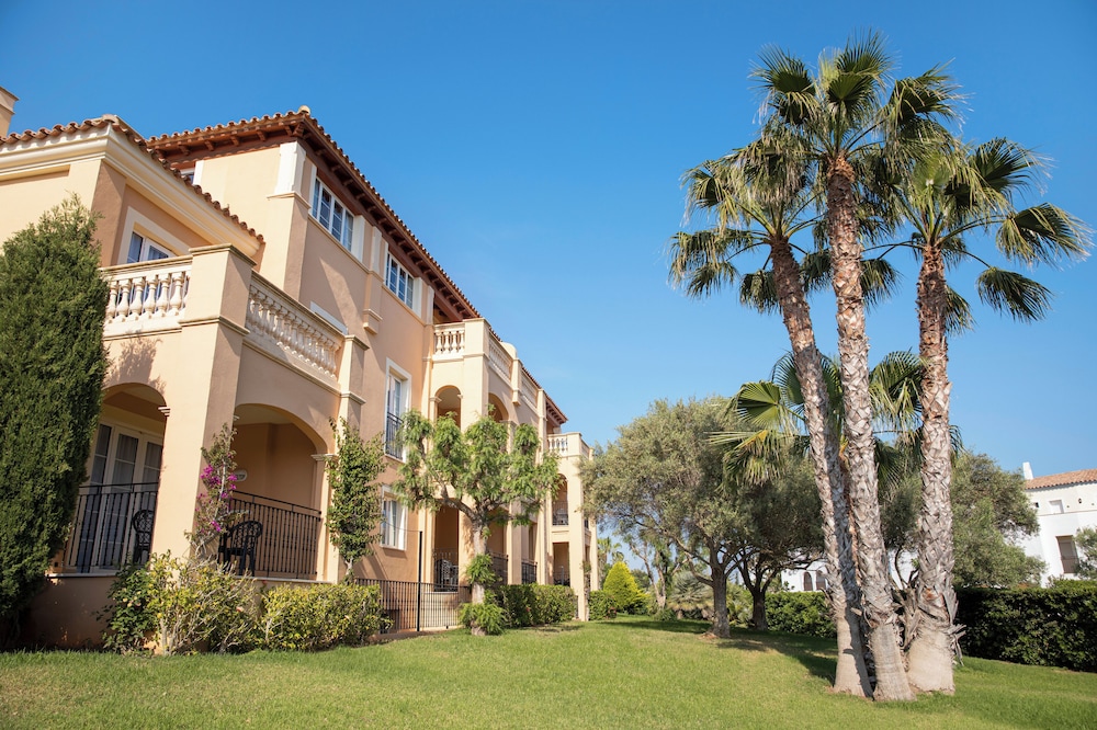 Grupotel Club Turquesa Mar — Hotel building in Cala'n Bosch, Balearic Islands