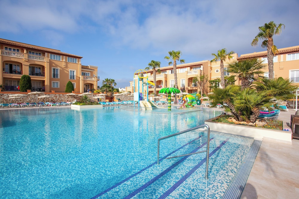 Grupotel Club Turquesa Mar — Attractions for children in Cala'n Bosch, Balearic Islands