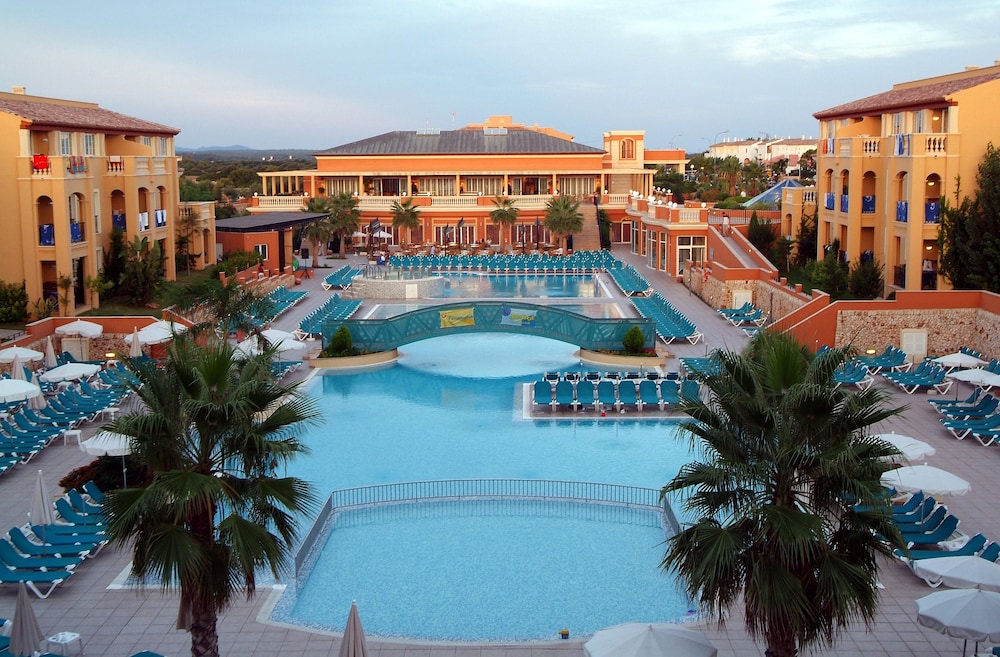 Grupotel Club Turquesa Mar — Swimming pool in Cala'n Bosch, Balearic Islands