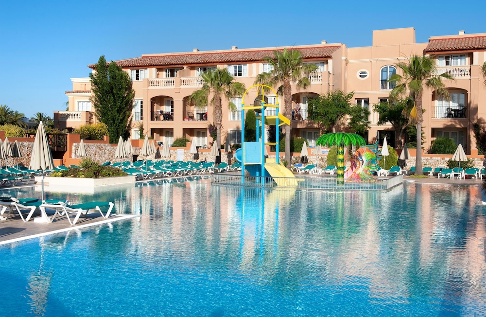 Grupotel Club Turquesa Mar — Swimming pool in Cala'n Bosch, Balearic Islands