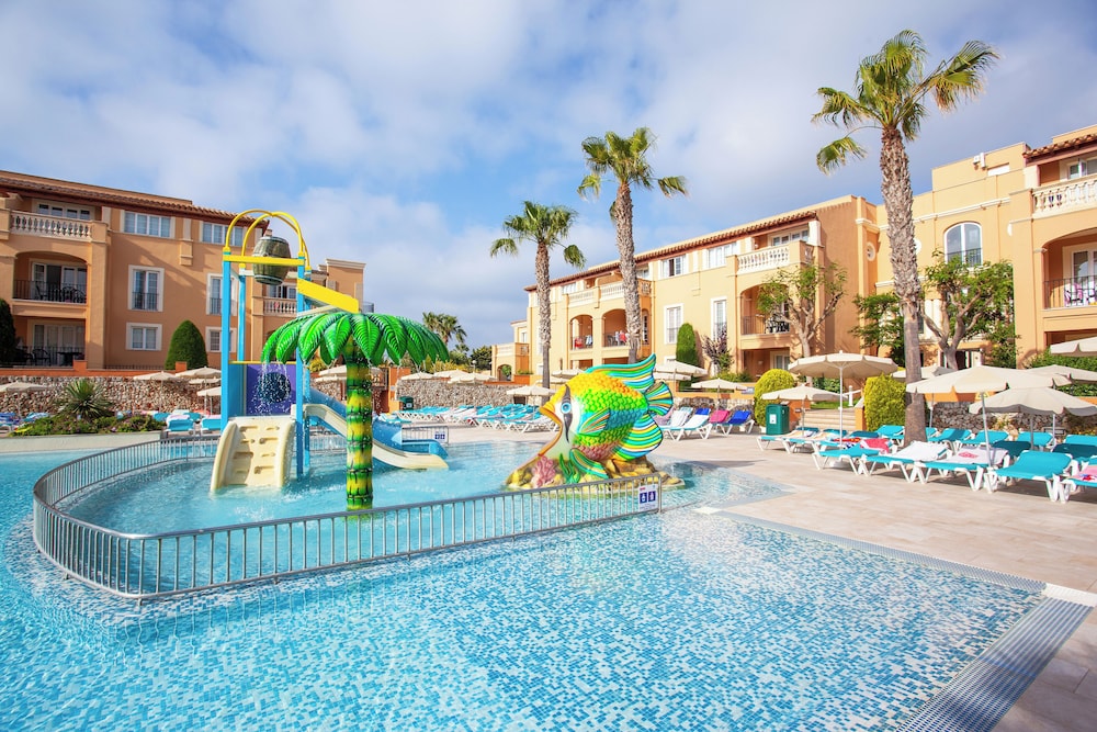 Grupotel Club Turquesa Mar — Attractions for children in Cala'n Bosch, Balearic Islands