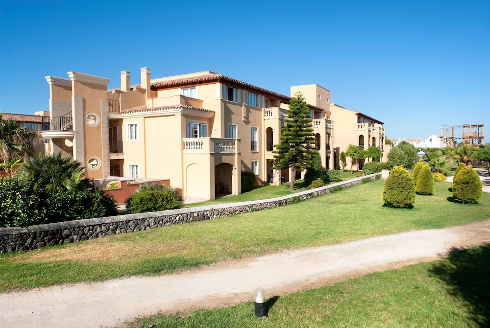 Grupotel Club Turquesa Mar — Hotel building in Cala'n Bosch, Balearic Islands
