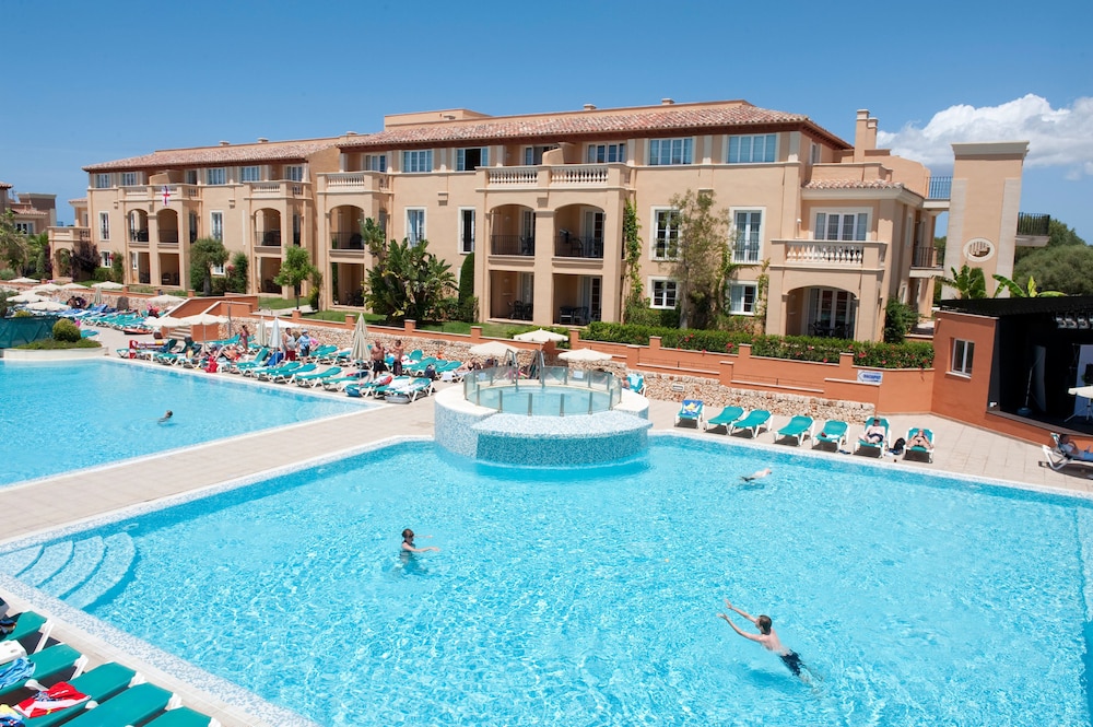 Grupotel Club Turquesa Mar — Swimming pool in Cala'n Bosch, Balearic Islands