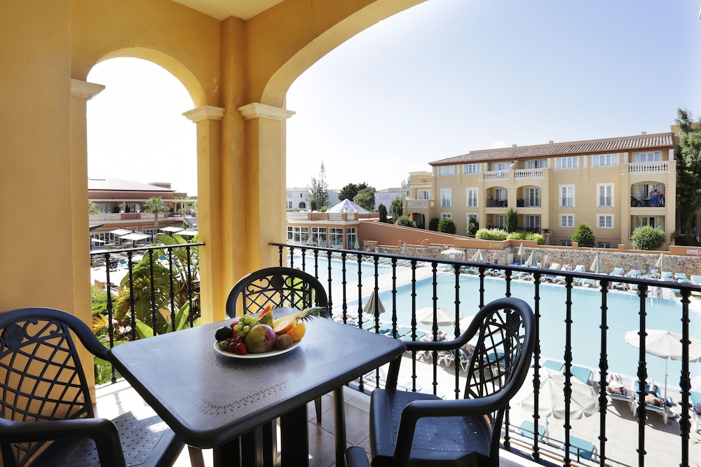 Grupotel Club Turquesa Mar — Hotel rooms in Cala'n Bosch, Balearic Islands
