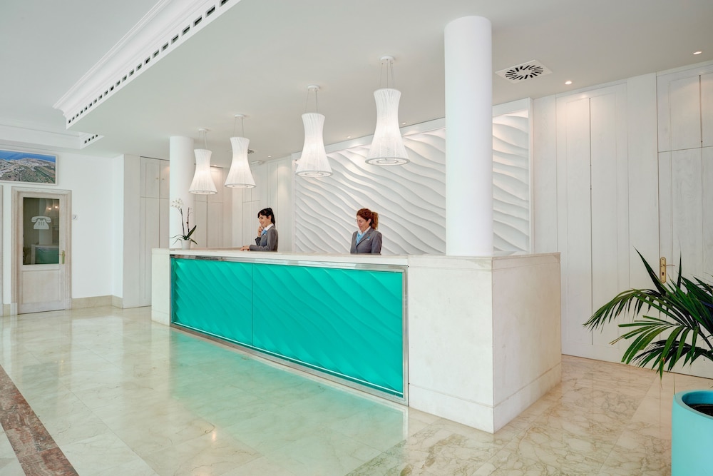 Grupotel Club Turquesa Mar — Hotel building in Cala'n Bosch, Balearic Islands