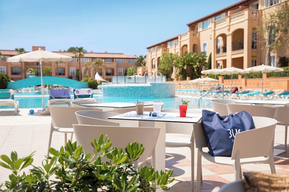 Grupotel Club Turquesa Mar — Swimming pool in Cala'n Bosch, Balearic Islands