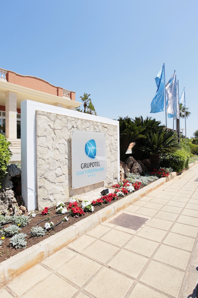 Grupotel Club Turquesa Mar — Hotel building in Cala'n Bosch, Balearic Islands