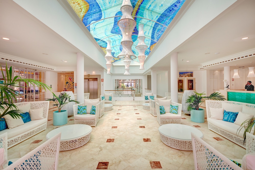 Grupotel Club Turquesa Mar — Hotel building in Cala'n Bosch, Balearic Islands