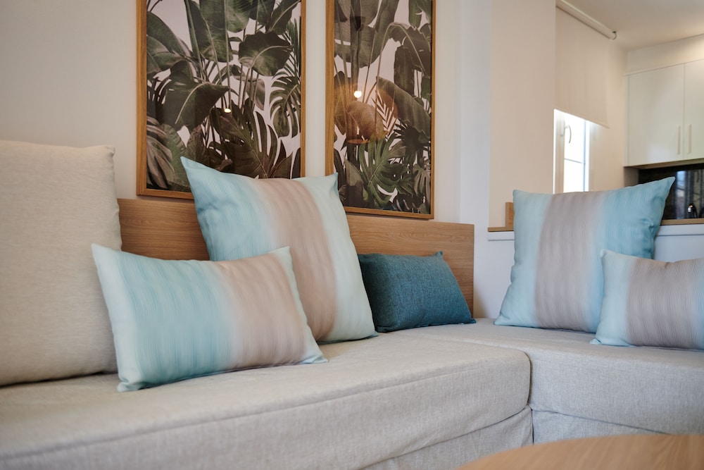 Grupotel Club Turquesa Mar — Hotel rooms in Cala'n Bosch, Balearic Islands