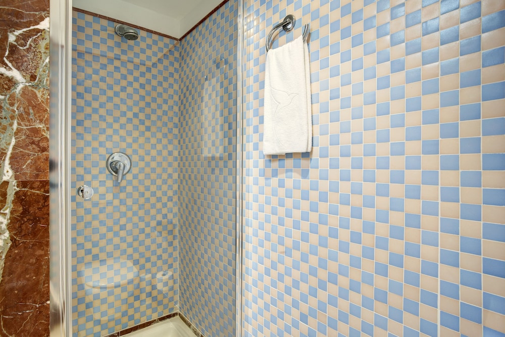 Grupotel Club Turquesa Mar — Hotel rooms in Cala'n Bosch, Balearic Islands