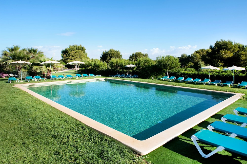 Grupotel Club Turquesa Mar — Swimming pool in Cala'n Bosch, Balearic Islands