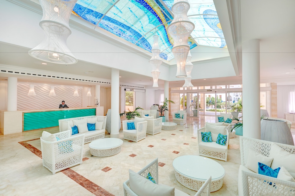 Grupotel Club Turquesa Mar — Hotel building in Cala'n Bosch, Balearic Islands