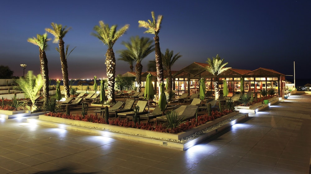 Hotel Rosa Beach Monastir — Hotel building in Skanes inc. Monastir, Monastir