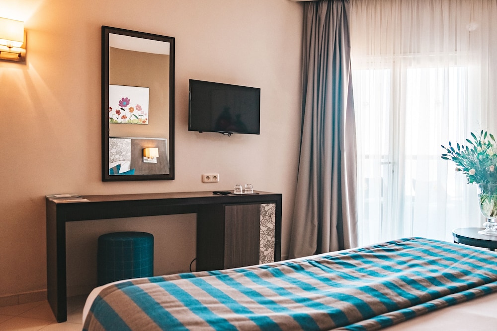 Hotel Rosa Beach Monastir — Hotel rooms in Skanes inc. Monastir, Monastir