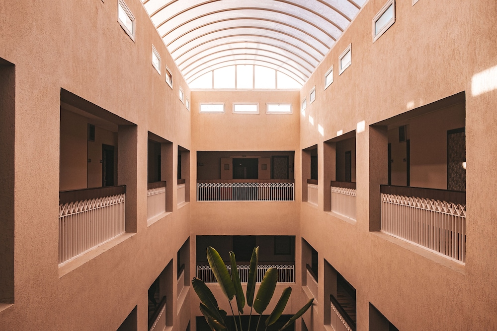 Hotel Rosa Beach Monastir — Hotel building in Skanes inc. Monastir, Monastir