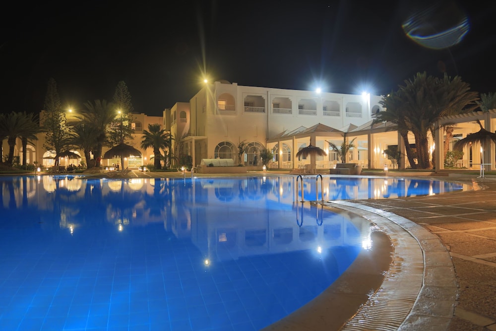 Djerba Golf Resort & Spa — Swimming pool in Aghir, Medenine
