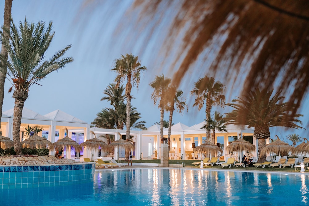 Djerba Golf Resort & Spa — Swimming pool in Aghir, Medenine