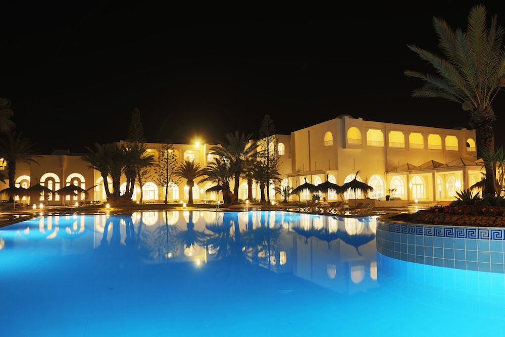 Djerba Golf Resort & Spa — Swimming pool in Aghir, Medenine