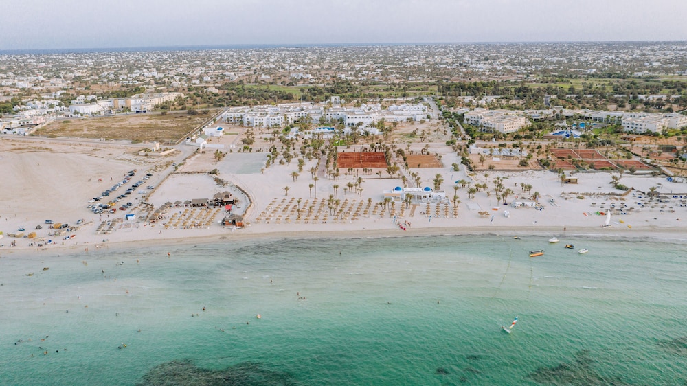 Djerba Golf Resort & Spa — Beach in Aghir, Medenine