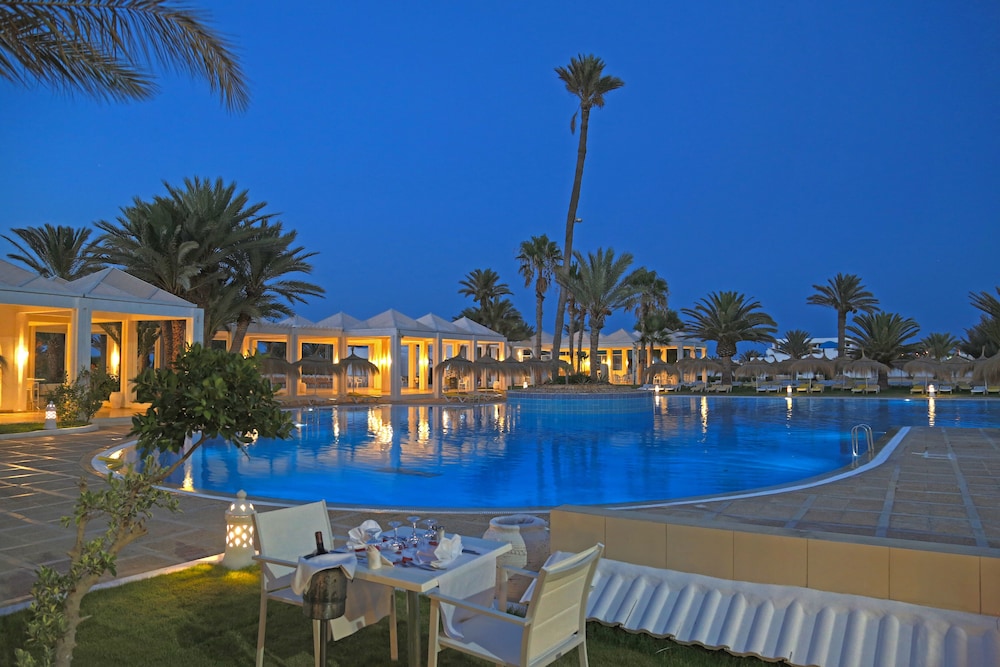 Djerba Golf Resort & Spa — Swimming pool in Aghir, Medenine