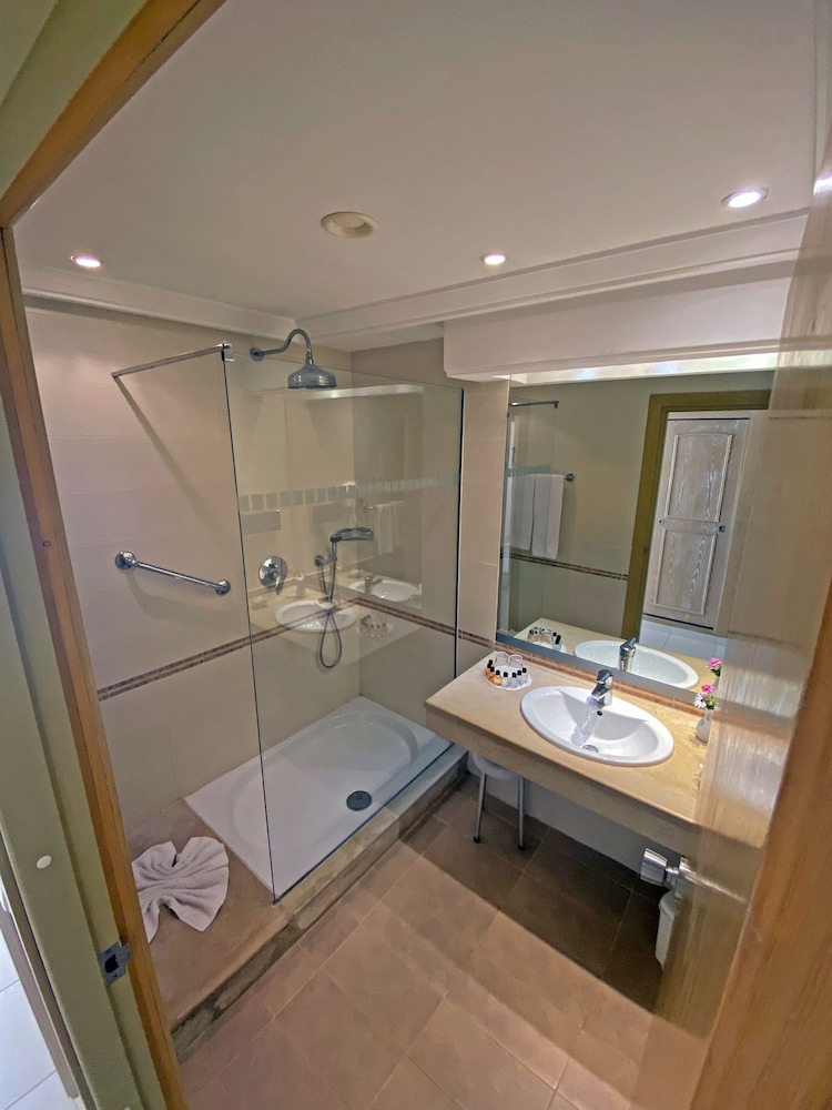 Djerba Golf Resort & Spa — Hotel rooms in Aghir, Medenine