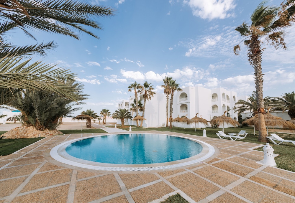 Djerba Golf Resort & Spa — Swimming pool in Aghir, Medenine