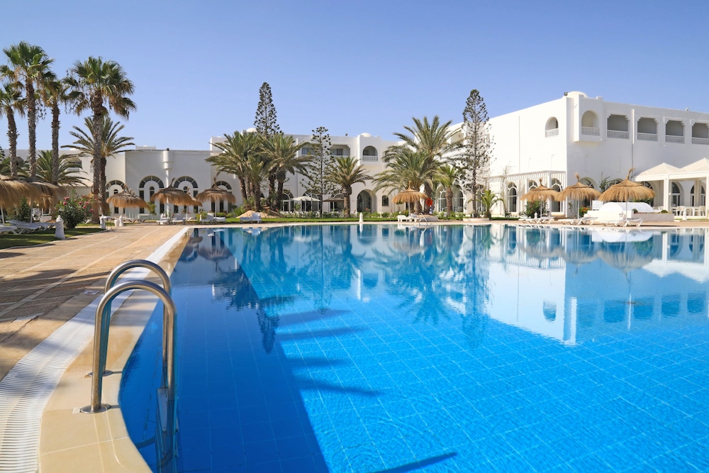 Djerba Golf Resort & Spa — Swimming pool in Aghir, Medenine