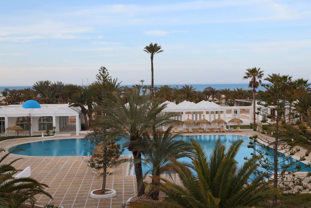 Djerba Golf Resort & Spa — Swimming pool in Aghir, Medenine