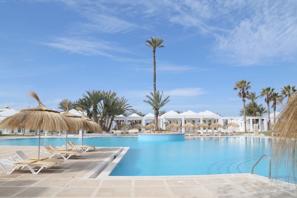 Djerba Golf Resort & Spa — Swimming pool in Aghir, Medenine