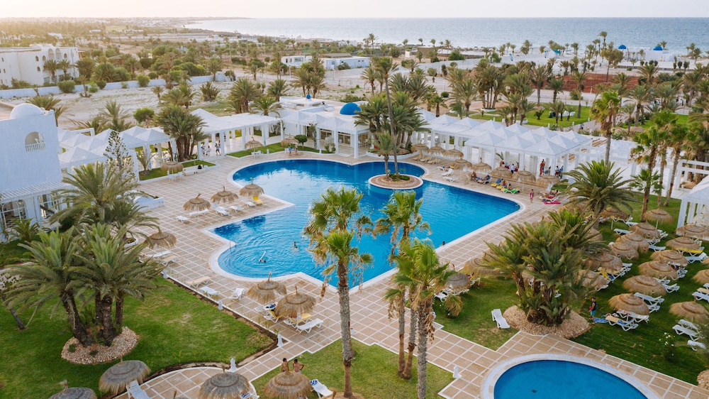 Djerba Golf Resort & Spa — Swimming pool in Aghir, Medenine