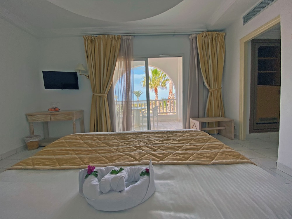 Djerba Golf Resort & Spa — Hotel rooms in Aghir, Medenine