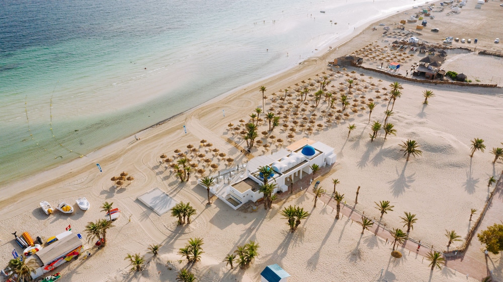 Djerba Golf Resort & Spa — Beach in Aghir, Medenine
