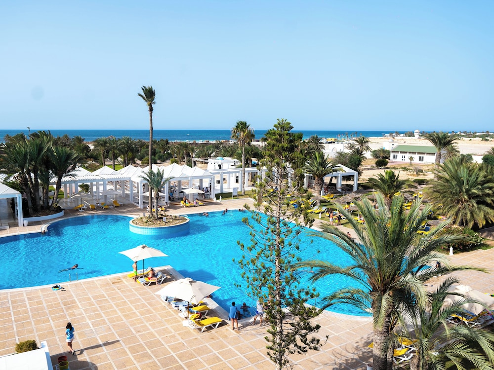 Djerba Golf Resort & Spa — Swimming pool in Aghir, Medenine