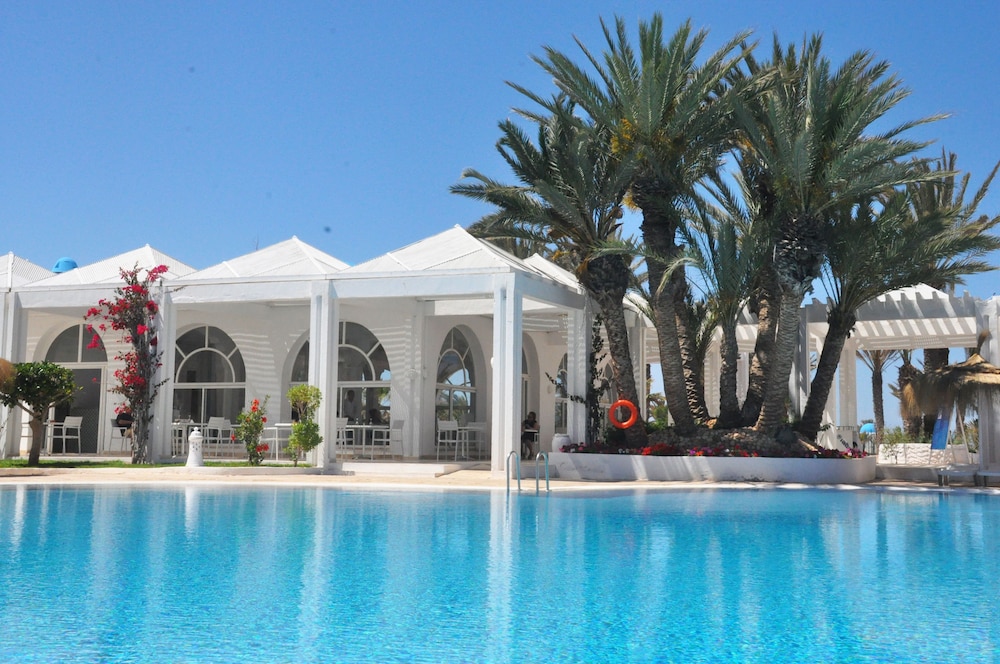 Djerba Golf Resort & Spa — Swimming pool in Aghir, Medenine